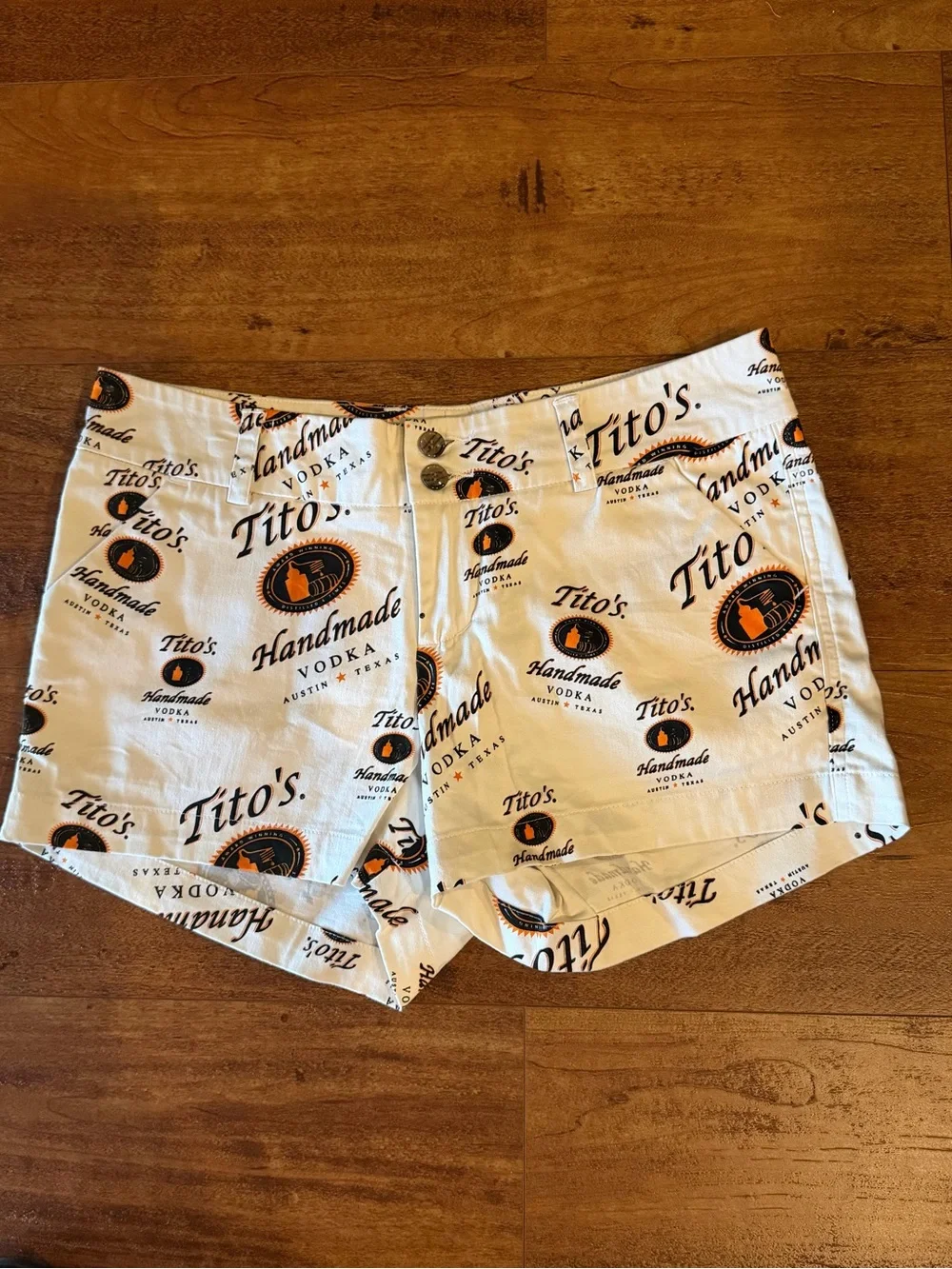 NWOT Loudmouth Golf Women's Tito's Handmade Vodka Mini Short Shorts Size 4 White